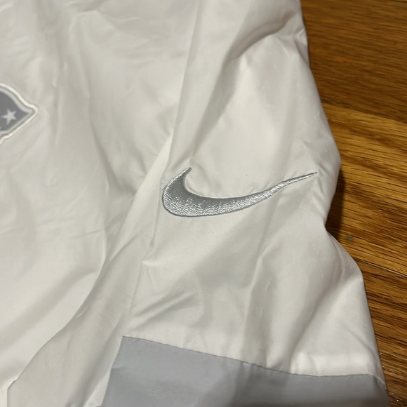 Patriots NFL Nike pullover white excell condition - Picture 4 of 10